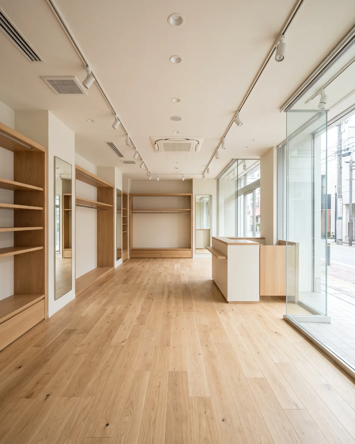 内装と設備が整った居抜き店舗の店内