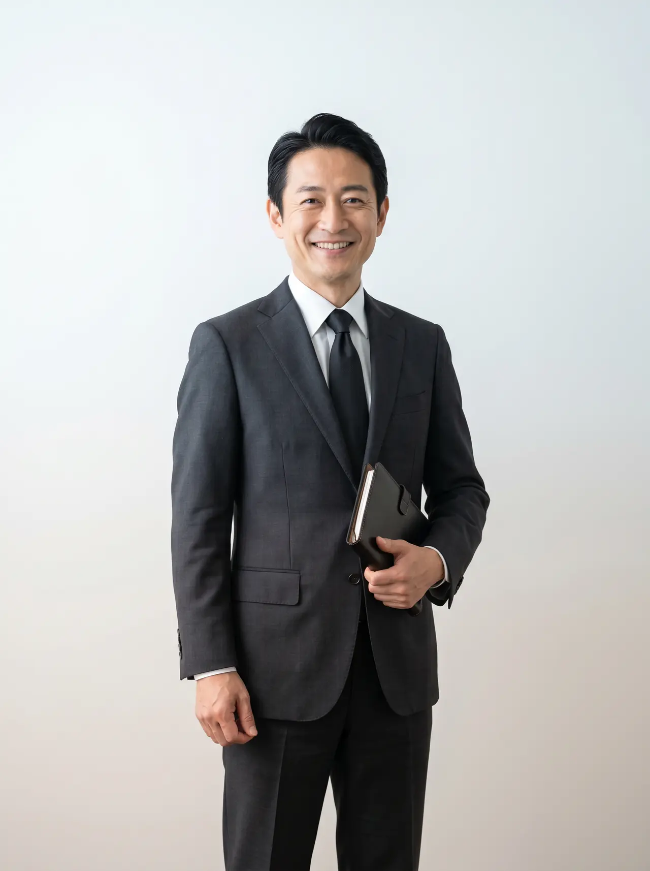 相談後に安心した表情のビジネスパーソン