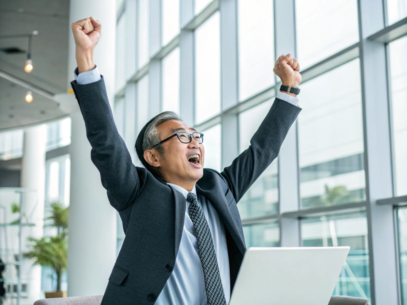 喜びのビジネスマン